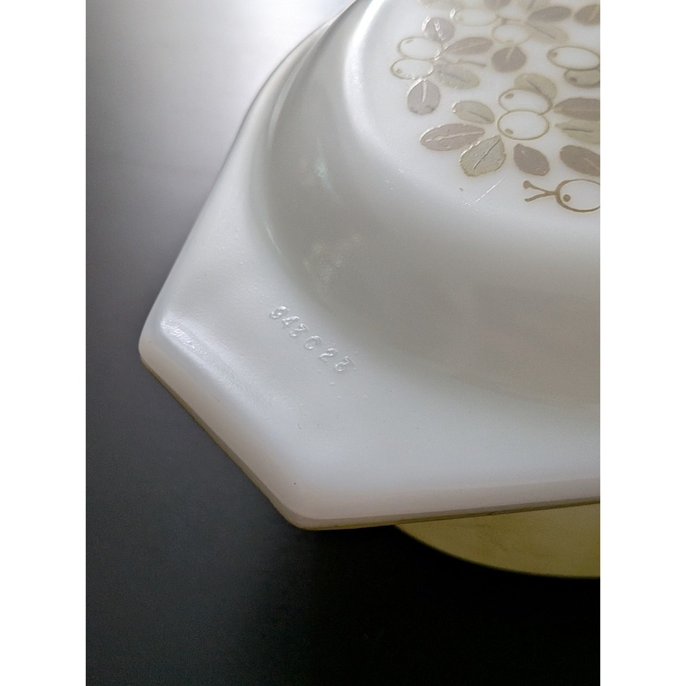 Vintage PYREX Lidded Casserole Dish Olive Green Model 043 1 1/2 Qt - Picture 3 of 14